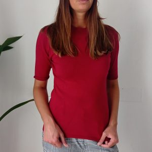 Maglia Basic Mezze Maniche in Viscosa: Il Sottogiacca Perfetto!