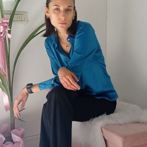 Camicia di Lusso in Raso di Viscosa: Eleganza e Stile in Viola e Ottanio!