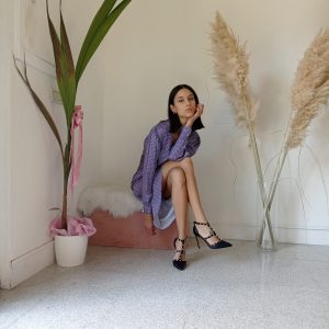 Abito Sirena Violetto con Spacco e Laccetto al Collo –