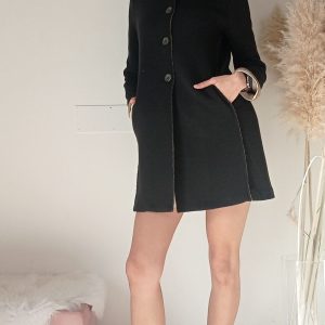 Cappotto di Maglia Nero con Bordo Marrone Chiaro –