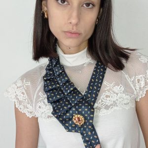 Collana Innovativa da Cravatta e Bottone Gioiello – Accessorio Unico per Look Caratteristici grigio
