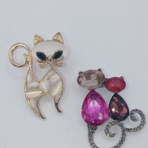 Spilla Gatto Chic – Scegli tra Modello Singolo o Coppia di Gatti in Vari Colori”