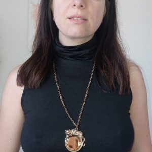 Collana con Ciondolo Leone in colore Bronzo Dorato e Pietra Ecologica – Audacia e Stile