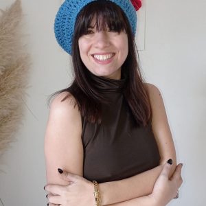 Basco Bluette Artigianale all’Uncinetto – Eleganza e Tradizione