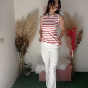 Maglia a Righe Bianche e Rosse – Stile Estivo e Versatile