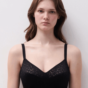 Reggiseno senza ferretto in pizzo morbido, sostenitivo e coprente.